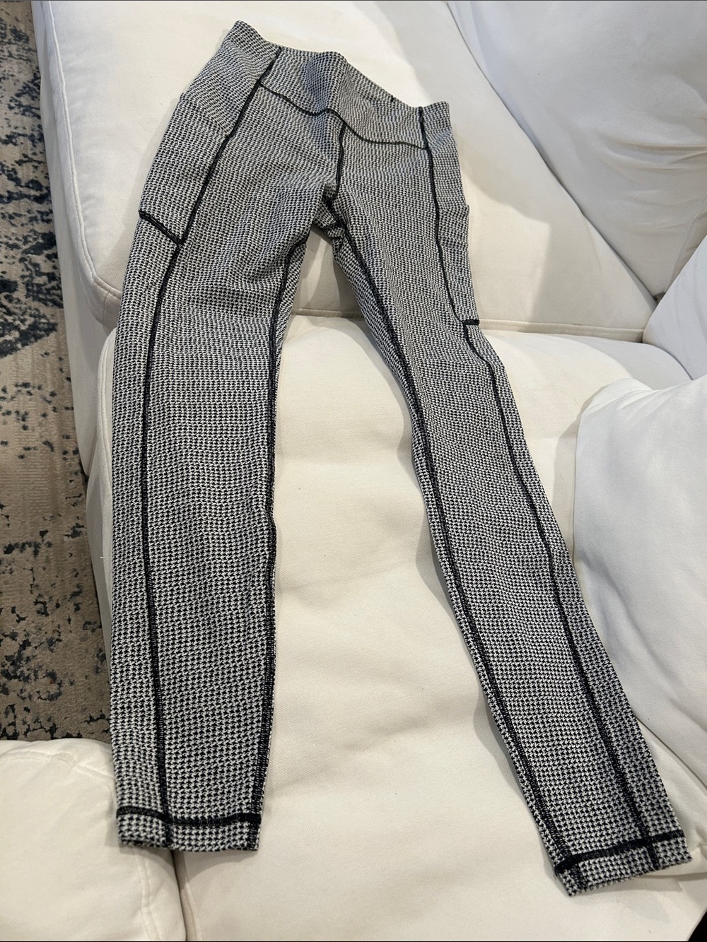Black & White Lululemon leggings